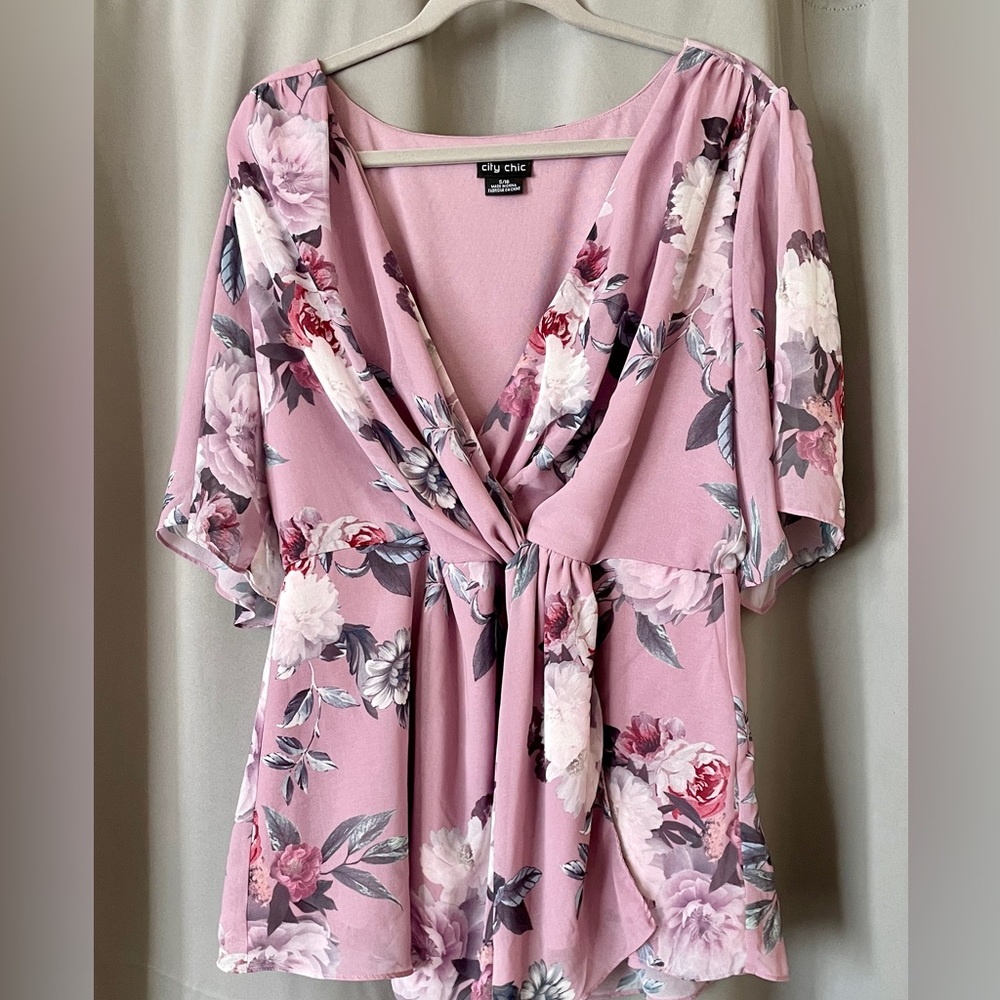 CITY CHIC Floral blouse. Size 16.